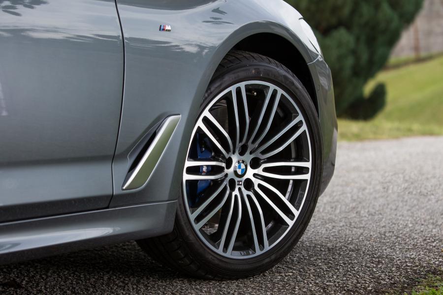Колеса BMW 530i Sedan M Sport (G30) 2017 года  (MY) (фото 12 из 16)